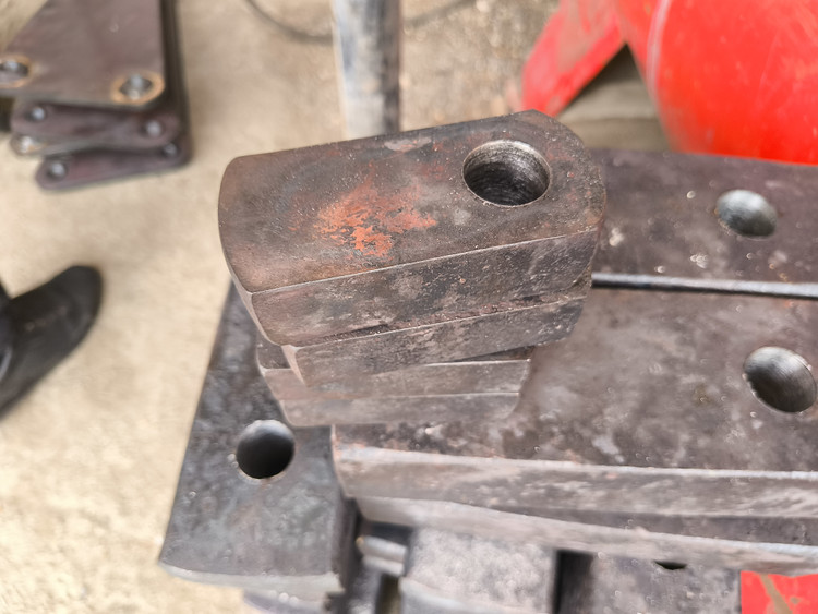 چکش آسیاب چکشی | Hammer Mill Hammer | چکش ضد سایش آسیاب | سورنا پردیس خاورمیانه