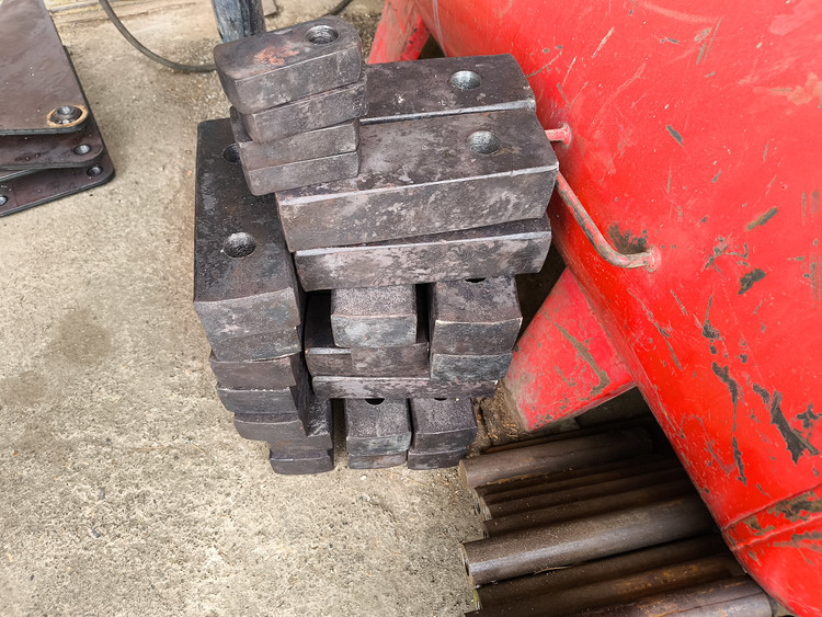 چکش آسیاب چکشی | Hammer Mill Hammer | چکش ضد سایش آسیاب | سورنا پردیس خاورمیانه